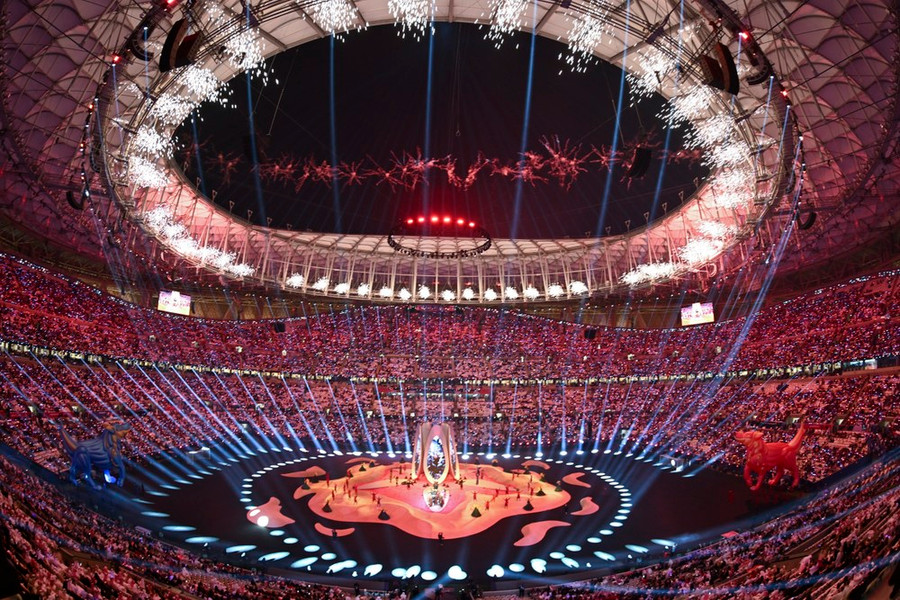 Sân Lusail lung linh ánh sáng trong lễ khai mạc Asian Cup 2023. Ảnh: THX/TTXVN Sân Lusail lung linh ánh sáng trong lễ khai mạc Asian Cup 2023. Ảnh: THX/TTXVN