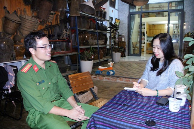 Anh Đinh Văn Bộ chia sẻ về quá trình sưu tầm các hiện vật về văn hoá Tây Nguyên