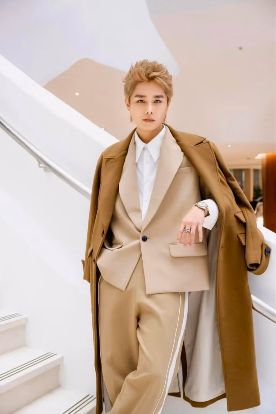 Sau sự bùng nổ của Bên trên tầng lầu, Tăng Duy Tân tiếp tục ghi dấu với 2 ca khúc như Bật tình yêu lên và Cắt đôi nỗi sầu trong năm 2023