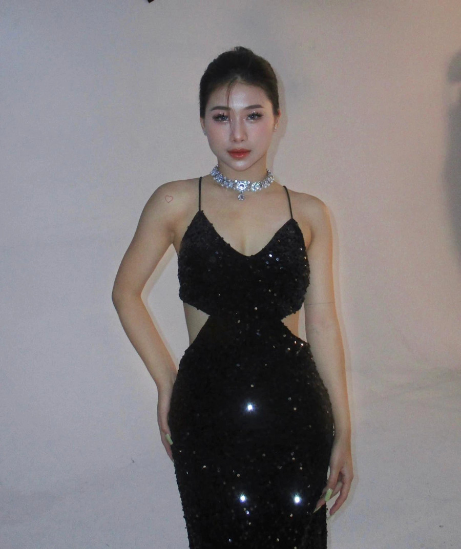 Những bộ đầm dạ hội đính kết cầu kỳ, những chiếc váy cut out khoe body khiến Như Phương trở nên xinh đẹp không kém cạnh bất cứ hot girl nào Những bộ đầm dạ hội đính kết cầu kỳ, những chiếc váy cut out khoe body khiến Như Phương trở nên xinh đẹp không kém cạnh bất cứ hot girl nào