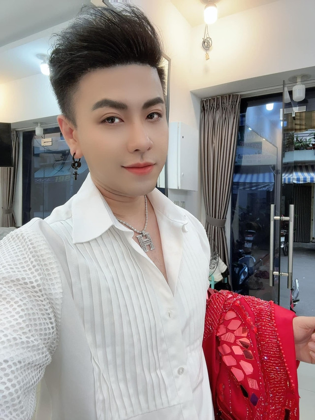 Akira Phan cho biết anh đã trải qua khoảng thời gian tập luyện, ăn uống khoa học để có ngoại hình cân đối như hiện tại. Ảnh: FBNV Akira Phan cho biết anh đã trải qua khoảng thời gian tập luyện, ăn uống khoa học để có ngoại hình cân đối như hiện tại. Ảnh: FBNV