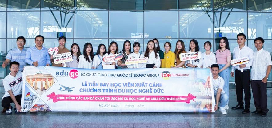 Du học sinh Gia Lai và các tỉnh trước giờ xuất cảnh học nghề tại Đức. Ảnh: Lê Trung