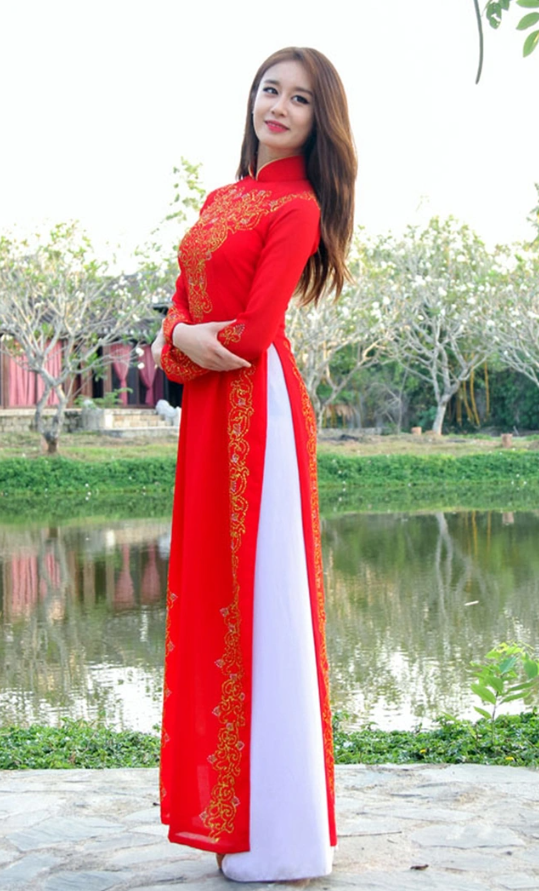 T-ara là một trong những ngôi sao Kpop rất tích cực tương tác với fan Việt. Các thành viên T-ara từng nhiều lần đến thăm Việt Nam. Và áo dài luôn là trang phục được các thần tượng yêu thích khi đến đây. Ảnh: Twitter T-ara là một trong những ngôi sao Kpop rất tích cực tương tác với fan Việt. Các thành viên T-ara từng nhiều lần đến thăm Việt Nam. Và áo dài luôn là trang phục được các thần tượng yêu thích khi đến đây. Ảnh: Twitter