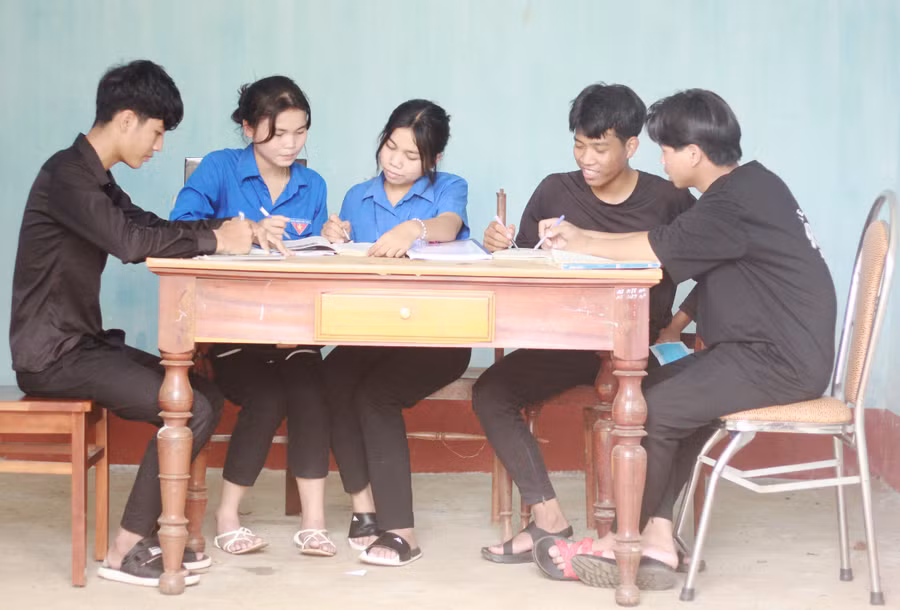 Các em học sinh Trường THPT Ya Ly được tạo chỗ ở miễn phí để yên tâm học tập. Ảnh: Phan Lài