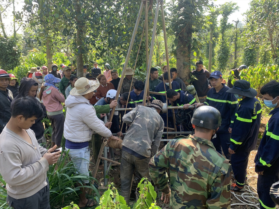 Công tác cứu hộ thường mất nhiều thời gian, nhân lực tham gia rất lớn. Ảnh: Công an cung cấp
