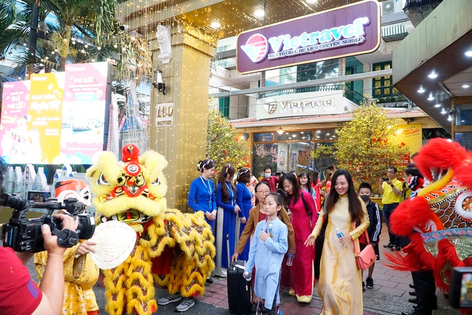 Đoàn khách của công ty du lịch khởi hành du xuân dịp Tết Quý Mão 2023. Ảnh: Bình An Đoàn khách của công ty du lịch khởi hành du xuân dịp Tết Quý Mão 2023. Ảnh: Bình An