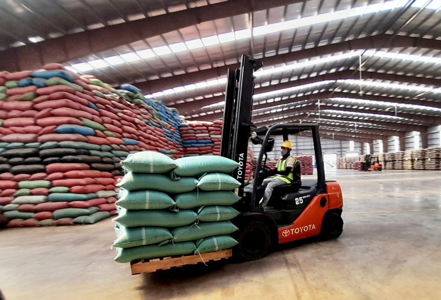 Cà phê là mặt hàng xuất khẩu chủ lực của tỉnh, mỗi năm mang về kim ngạch xuất khẩu hơn 300 triệu USD. Ảnh: Vũ Thảo Cà phê là mặt hàng xuất khẩu chủ lực của tỉnh, mỗi năm mang về kim ngạch xuất khẩu hơn 300 triệu USD. Ảnh: Vũ Thảo