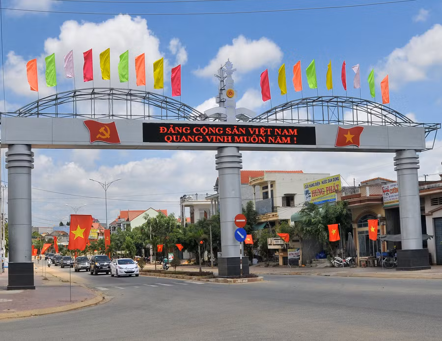 Thực hiện các phong trào thi đua, cuộc vận động "Toàn dân đoàn kết xây dựng nông thôn mới, đô thị văn minh" bộ mặt Kbang ngày càng khang trang. Ảnh: Ngọc Minh Thực hiện các phong trào thi đua, cuộc vận động "Toàn dân đoàn kết xây dựng nông thôn mới, đô thị văn minh" bộ mặt Kbang ngày càng khang trang. Ảnh: Ngọc Minh