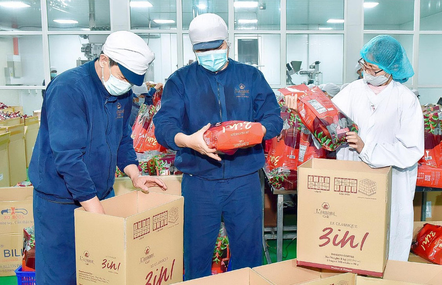 Công ty TNHH Vĩnh Hiệp đẩy mạnh sản xuất các sản phẩm cà phê qua chế biến sâu. Ảnh: Đức Thụy Công ty TNHH Vĩnh Hiệp đẩy mạnh sản xuất các sản phẩm cà phê qua chế biến sâu. Ảnh: Đức Thụy
