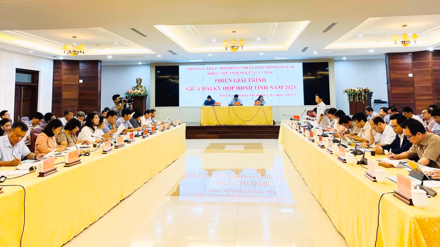 Quang cảnh phiên giải trình giữa 2 kỳ họp HĐND tỉnh. Ảnh: Trần Dung