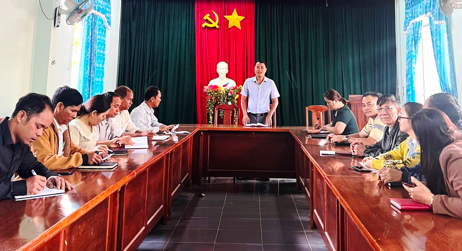 Đảng ủy xã Ia Khai (huyện Ia Grai) họp bàn về giải pháp nâng cao chất lượng sinh hoạt chi bộ. Ảnh: Đinh Yến Đảng ủy xã Ia Khai (huyện Ia Grai) họp bàn về giải pháp nâng cao chất lượng sinh hoạt chi bộ. Ảnh: Đinh Yến