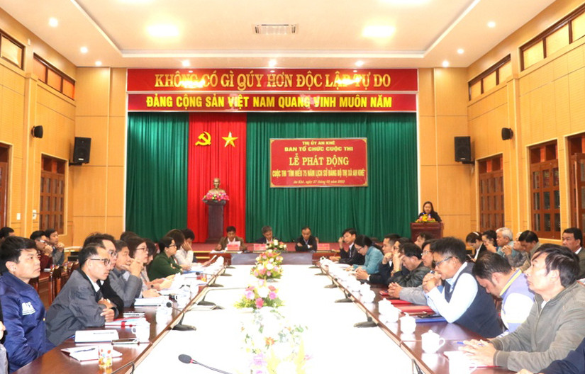 Quang cảnh lễ phát động cuộc thi “Tìm hiểu 75 năm lịch sử Đảng bộ thị xã An Khê”. Ảnh: Ngọc Minh Quang cảnh lễ phát động cuộc thi “Tìm hiểu 75 năm lịch sử Đảng bộ thị xã An Khê”. Ảnh: Ngọc Minh