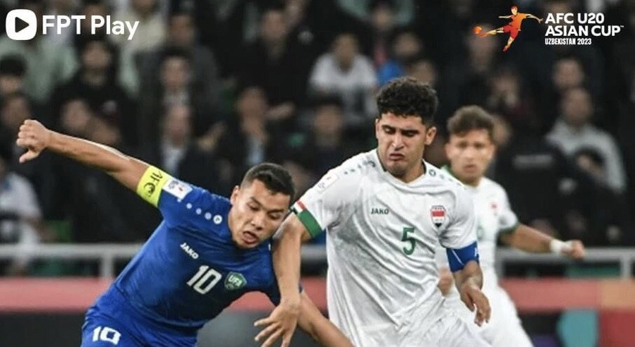 U20 Uzbekistan (xanh) nắm quyền kiểm soát bóng trong phần lớn thời gian hiệp 1. Ảnh: FPT Play U20 Uzbekistan (xanh) nắm quyền kiểm soát bóng trong phần lớn thời gian hiệp 1. Ảnh: FPT Play