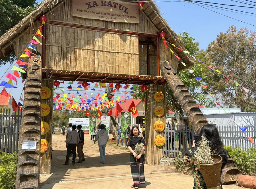 Lễ hội văn hóa dân gian và ẩm thực truyền thống của người Ê Đê. Ảnh: Phan Tuấn Lễ hội văn hóa dân gian và ẩm thực truyền thống của người Ê Đê. Ảnh: Phan Tuấn