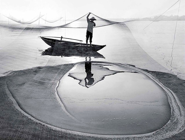 Một đời gắn bó, Đặng Kế Đức (Việt Nam), huy chương vàng VAPA, đề tài tự do cho ảnh đơn sắc. Ảnh: BTC cung cấp Một đời gắn bó, Đặng Kế Đức (Việt Nam), huy chương vàng VAPA, đề tài tự do cho ảnh đơn sắc. Ảnh: BTC cung cấp