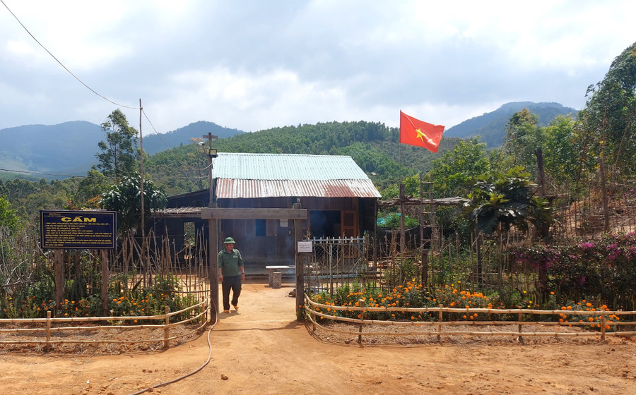 Toàn cảnh nhà gác rừng của Tổ Quản lý bảo vệ rừng số 1. Ảnh: Hoành Sơn Toàn cảnh nhà gác rừng của Tổ Quản lý bảo vệ rừng số 1. Ảnh: Hoành Sơn