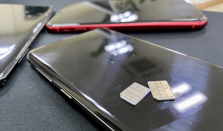 Thuê bao di động sẽ phải có thông tin chuẩn, khớp với cơ sở dữ liệu quốc gia, nếu không muốn bị khoá từ 31.3. Ảnh: Anh Vũ Thuê bao di động sẽ phải có thông tin chuẩn, khớp với cơ sở dữ liệu quốc gia, nếu không muốn bị khoá từ 31.3. Ảnh: Anh Vũ