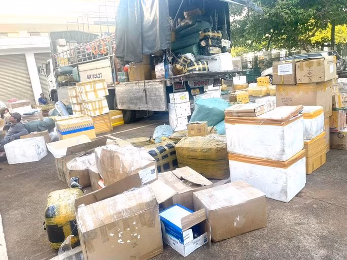 Lực lượng chức năng đang tạm giữ toàn bộ số hàng hóa để xử lý theo quy định