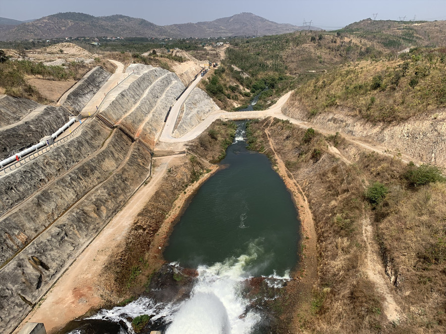 Công trình hồ chứa nước Ea H’leo 1 có vốn đầu tư hơn 1.600 tỉ đồng. Ảnh: Công Bắc Công trình hồ chứa nước Ea H’leo 1 có vốn đầu tư hơn 1.600 tỉ đồng. Ảnh: Công Bắc