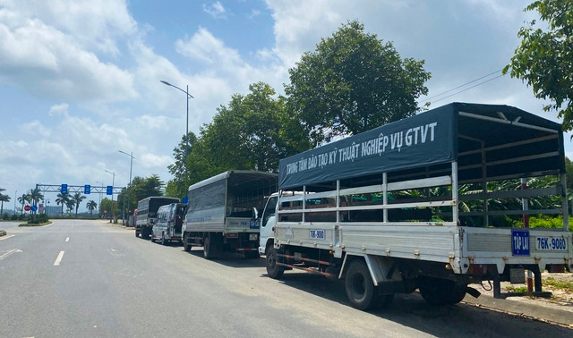 Các xe để học viên tập lái