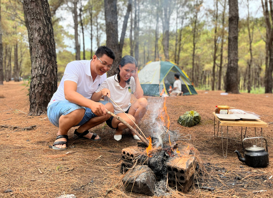 Nhiều gia đình lựa chọn khu vực đồi thông xã Ia Dêr (huyện Ia Grai) để cắm trại trong dịp cuối tuần. Ảnh: Phương Vi Nhiều gia đình lựa chọn khu vực đồi thông xã Ia Dêr (huyện Ia Grai) để cắm trại trong dịp cuối tuần. Ảnh: Phương Vi