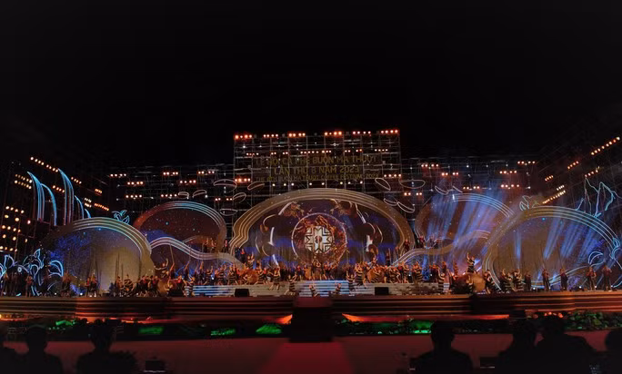 Đêm khai mạc là "bữa tiệc" âm thanh, ánh sáng