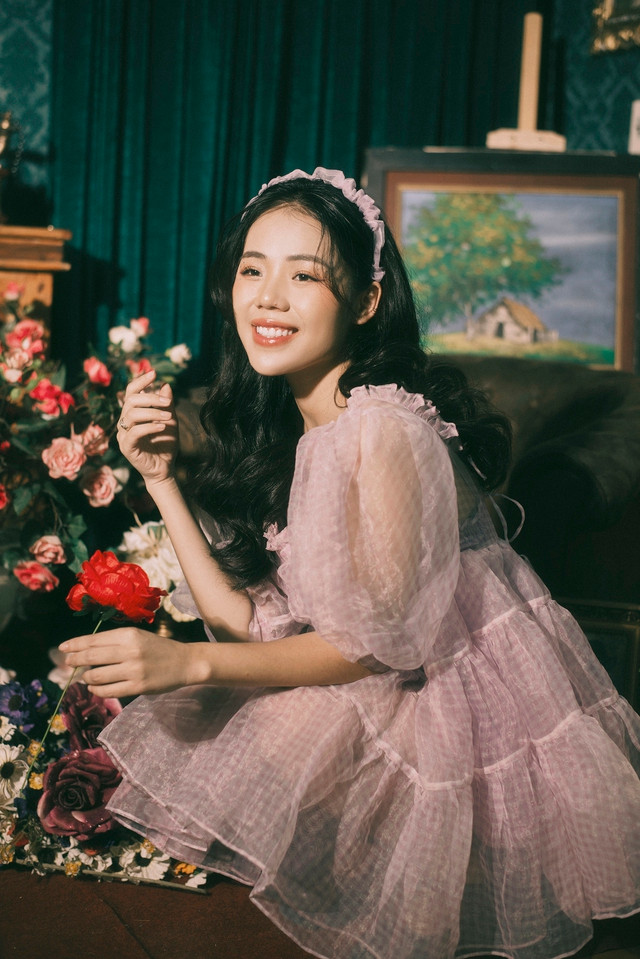 Nổi lên như một &quot;hiện tượng âm nhạc&quot;, Hương Ly dần định hình phong cách và hoạt động nghệ thuật chuyên nghiệp hơn. Ảnh: NVCC