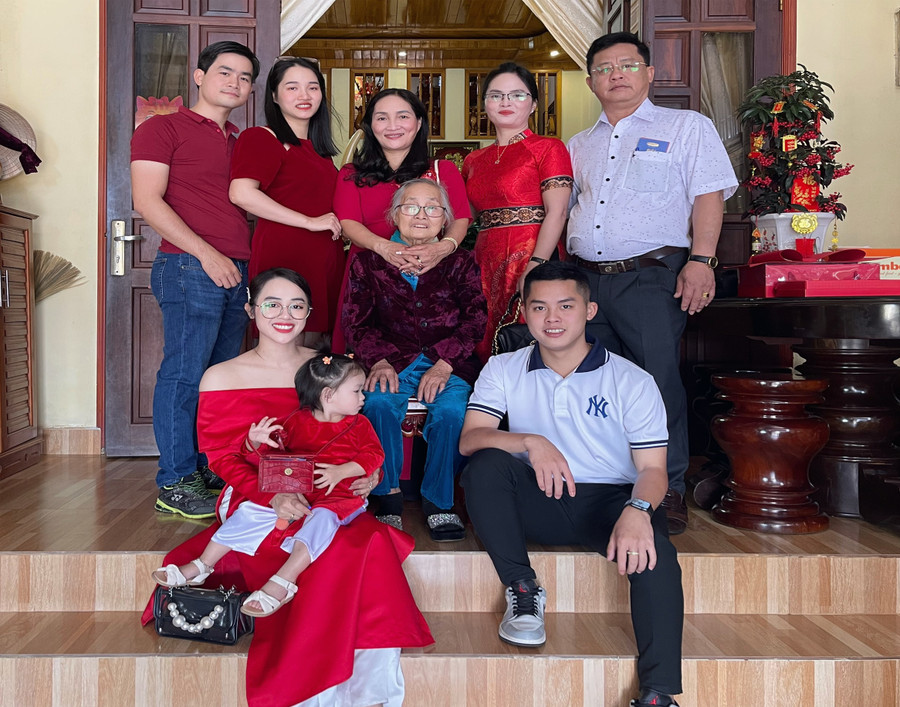 Gia đình bà Phan Thị Hợp (tổ 5, phường Trà Bá, TP. Pleiku) có 3 thế hệ sống chung dưới 1 mái nhà. Ảnh: Đinh Yến Gia đình bà Phan Thị Hợp (tổ 5, phường Trà Bá, TP. Pleiku) có 3 thế hệ sống chung dưới 1 mái nhà. Ảnh: Đinh Yến