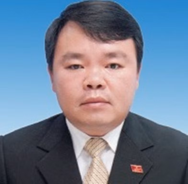 Khởi tố đối tượng Nguyễn Đồng về hành vi “Lợi dụng chức vụ, quyền hạn trong khi thi hành công vụ”. Ảnh: HĐND tỉnh Hòa Bình