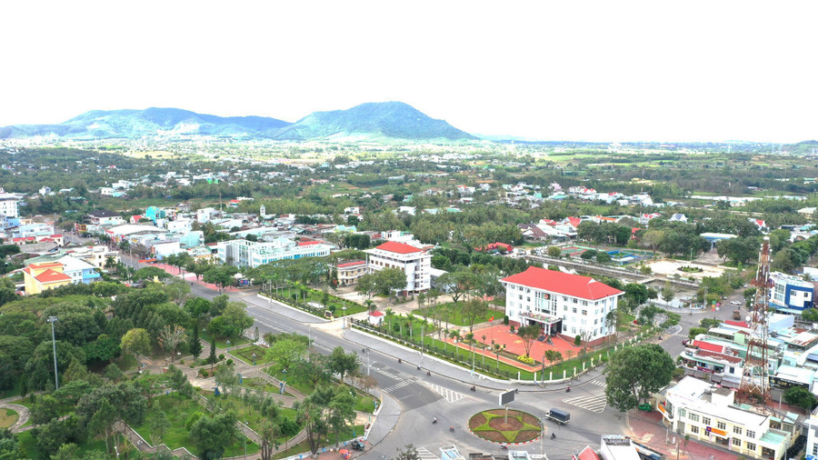 Thị xã An Khê nhìn từ trên cao. Ảnh: Quang Tấn Thị xã An Khê nhìn từ trên cao. Ảnh: Quang Tấn