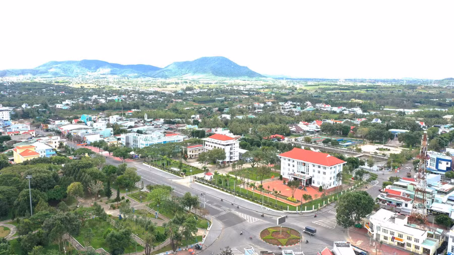 Thị xã An Khê nhìn từ trên cao. Ảnh: Quang Tấn