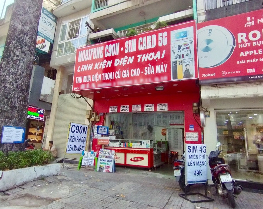 Một cửa hàng bán sim tại TPHCM. Ảnh: Như Quỳnh Một cửa hàng bán sim tại TPHCM. Ảnh: Như Quỳnh