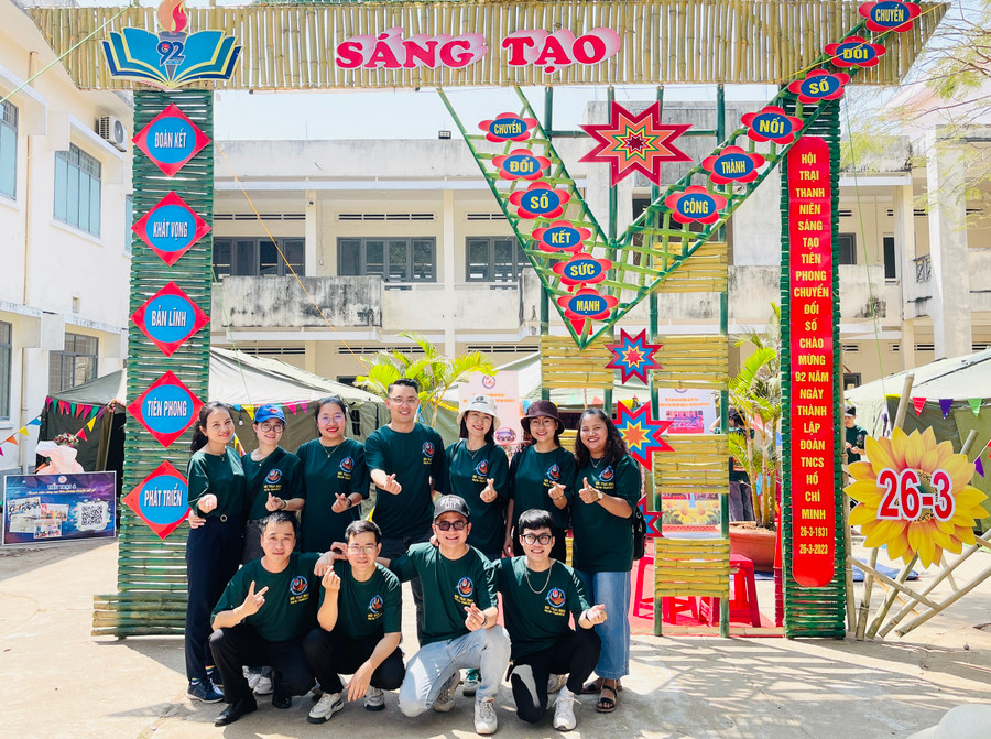 Đoàn viên Chi Đoàn Báo Gia Lai và Đoàn cơ sở Đài Phát thanh-Truyền hình tỉnh tham gia hội trại do Đoàn khối các Cơ quan và Doanh nghiệp tỉnh tổ chức. Ảnh: Phan Lài Đoàn viên Chi Đoàn Báo Gia Lai và Đoàn cơ sở Đài Phát thanh-Truyền hình tỉnh tham gia hội trại do Đoàn khối các Cơ quan và Doanh nghiệp tỉnh tổ chức. Ảnh: Phan Lài