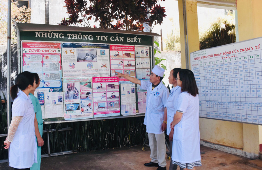 Góc truyền thông tại Trạm Y tế xã Ia Yok (huyện Ia Grai) được bố trí ở nơi thuận tiện, người dân dễ tiếp cận. Ảnh: Trần Dung