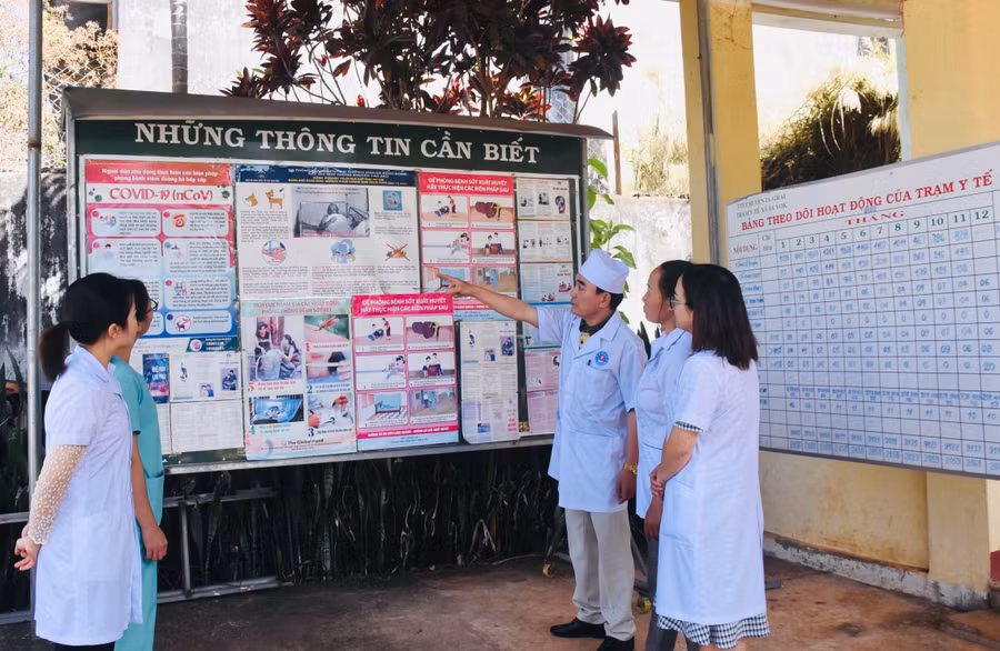 Góc truyền thông tại Trạm Y tế xã Ia Yok (huyện Ia Grai) được bố trí ở nơi thuận tiện, người dân dễ tiếp cận. Ảnh: Trần Dung