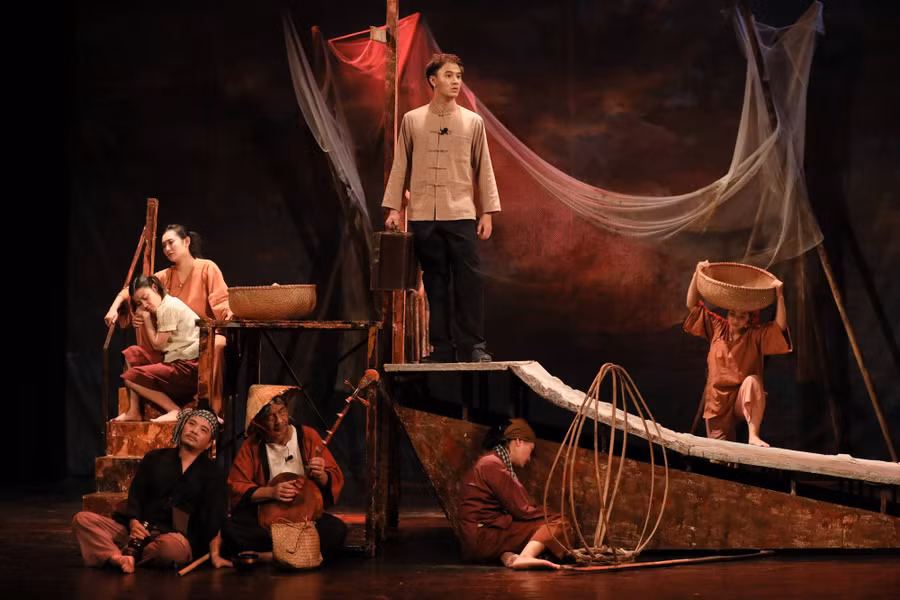 Hình ảnh trong vở "Sống mãi tuổi 17". Ảnh: NHTT