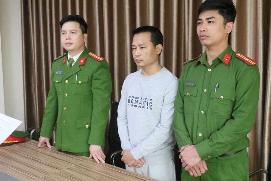 Khởi tố bị can Trần Văn Tuân - Phó Giám đốc Công ty cổ phần CNTT Lam Hồng. Ảnh: Công an cung cấp Khởi tố bị can Trần Văn Tuân - Phó Giám đốc Công ty cổ phần CNTT Lam Hồng. Ảnh: Công an cung cấp