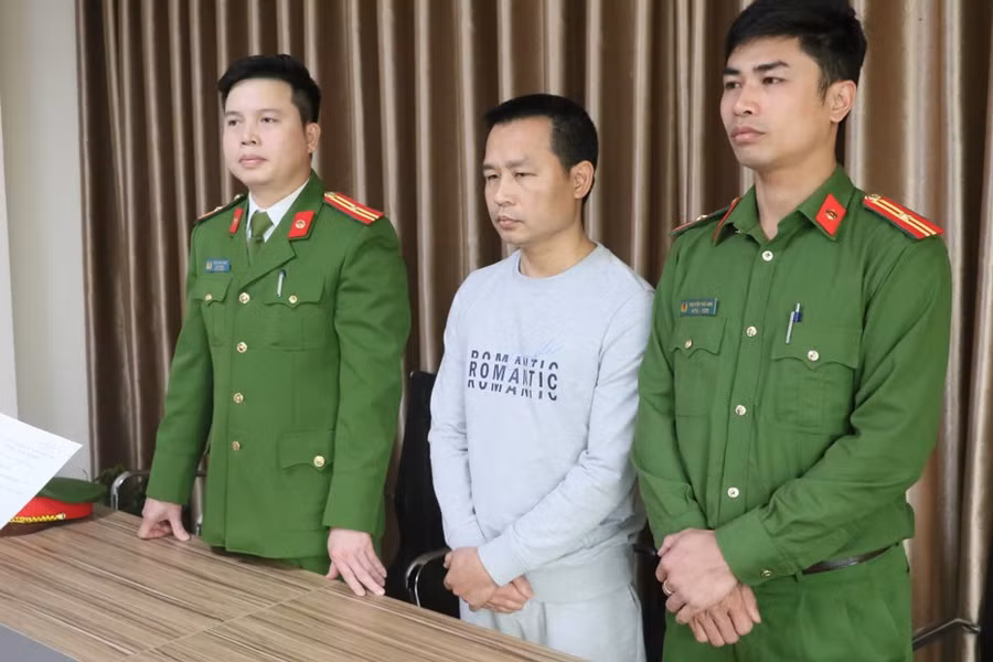 Khởi tố bị can Trần Văn Tuân - Phó Giám đốc Công ty cổ phần CNTT Lam Hồng. Ảnh: Công an cung cấp