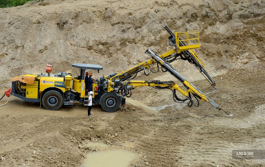 Điểm thi công tại hầm số 2, xã Phổ Cường, thị xã Đức Phổ. Ảnh: Ngọc Viên