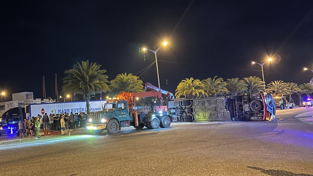 Vụ tai nạn giao thông va chạm giữa xe tải và xe khách xảy ra tại TP.Quy Nhơn (Bình Định) vào tối 15.3. Ảnh: Hoàng Sa Vụ tai nạn giao thông va chạm giữa xe tải và xe khách xảy ra tại TP.Quy Nhơn (Bình Định) vào tối 15.3. Ảnh: Hoàng Sa
