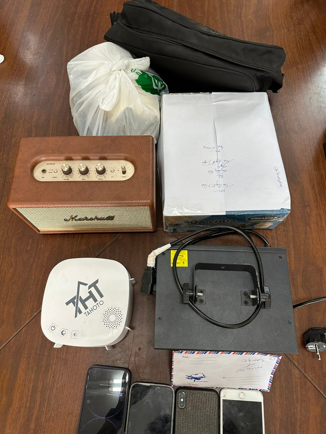 Loa, đèn để mở &quot;tiệc ma túy&quot;. Ảnh: Văn Tiến