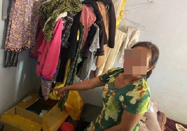 Nghi can H.M.N, mẹ ruột nạn nhân tại hiện trường xảy ra vụ việc. Ảnh: Công an cung cấp Nghi can H.M.N, mẹ ruột nạn nhân tại hiện trường xảy ra vụ việc. Ảnh: Công an cung cấp