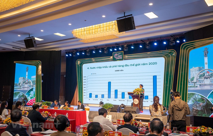 Hội thảo “Xây dựng chuỗi ngành hàng càphê Việt Nam chất lượng cao gắn với tăng trưởng xanh và phát triển bền vững,” ngày 12/3. (Ảnh: Vietnam+)