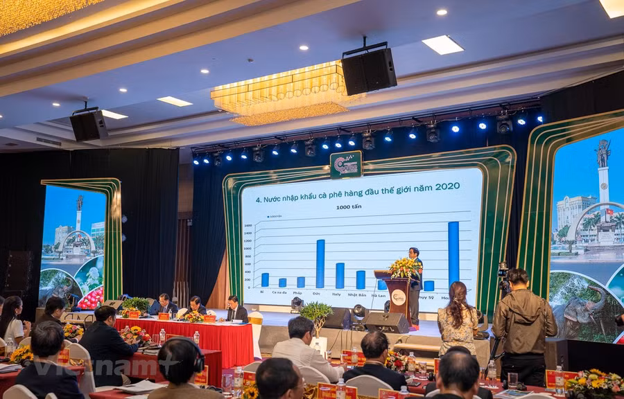 Hội thảo “Xây dựng chuỗi ngành hàng càphê Việt Nam chất lượng cao gắn với tăng trưởng xanh và phát triển bền vững,” ngày 12/3. (Ảnh: Vietnam+)