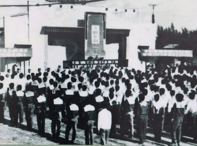 Lễ truy điệu các liệt sĩ hy sinh tại Gạc Ma ngày 14.3.1988, được tổ chức tại Vùng 4 Hải quân, tháng 4.1988. Ảnh: QCHQ Lễ truy điệu các liệt sĩ hy sinh tại Gạc Ma ngày 14.3.1988, được tổ chức tại Vùng 4 Hải quân, tháng 4.1988. Ảnh: QCHQ