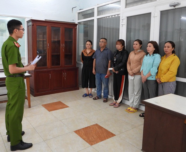 Các nghi phạm bị bắt giữ. Ảnh: Nguyễn Tú Các nghi phạm bị bắt giữ. Ảnh: Nguyễn Tú