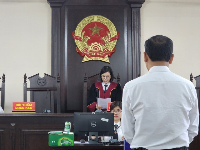 Bị cáo Lê Đình Trung bị tuyên phạt 700 triệu đồng sung quỹ Nhà nước Bị cáo Lê Đình Trung bị tuyên phạt 700 triệu đồng sung quỹ Nhà nước