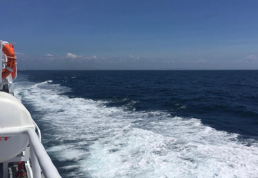 Ngoài khơi đảo Phú Quý. Ảnh: Duy Tuấn Ngoài khơi đảo Phú Quý. Ảnh: Duy Tuấn