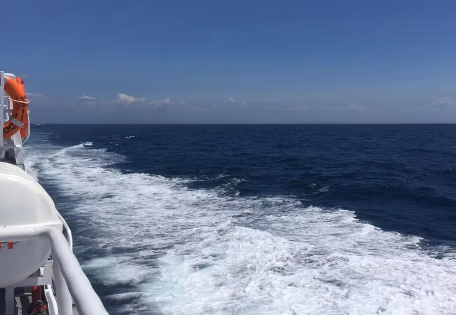 Ngoài khơi đảo Phú Quý. Ảnh: Duy Tuấn