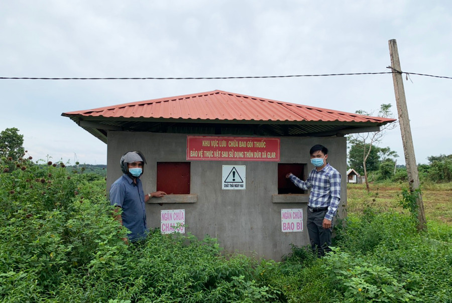Các địa phương gặp khó trong thực hiện chỉ tiêu về thu gom, xử lý rác thải nguy hại. Ảnh: Nhật Hào